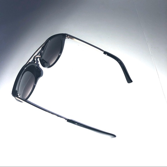 Chic Black Sunglasses - Picture 4 of 4